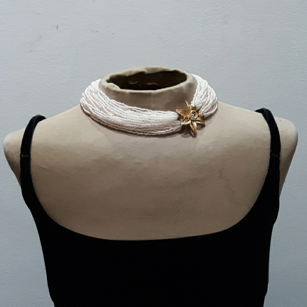 Vtg 1950's floral clasp seed bead necklace